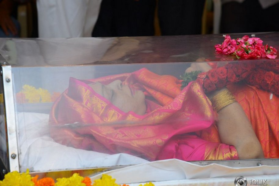 Celebrities-Pay-Homage-to-Vijaya-Nirmala-Garu